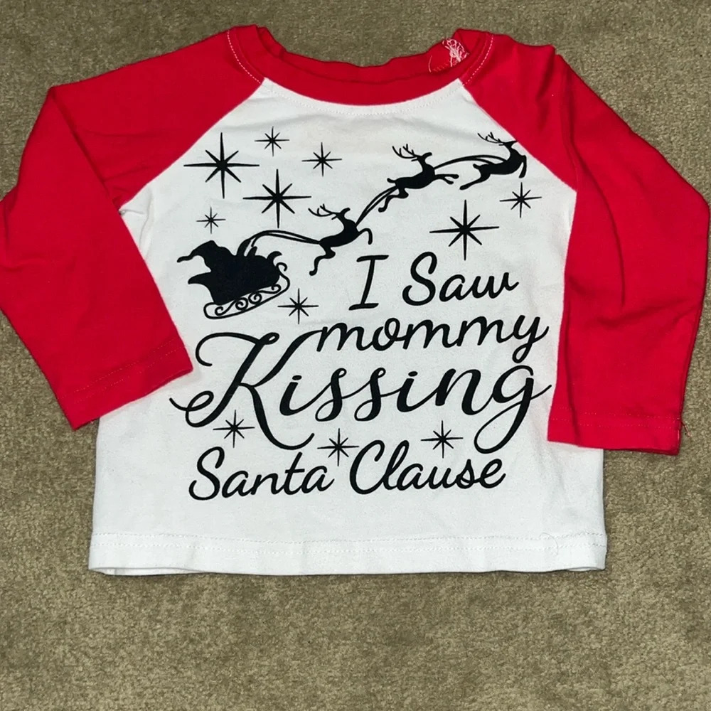 🎄🎅🏼 I Saw Mommy Kissing Santa Clause 🎅🏼🎄 Christmas shirt - Picture 1 of 3